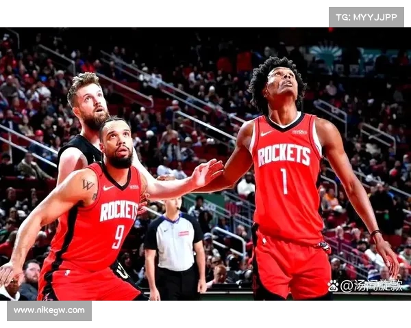 篮网与热火对决，双方拼劲十足