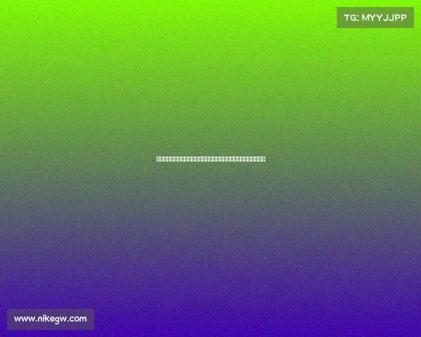 牛莉日本被偶遇，女儿身形突变打扮成熟，母女俩穿名牌挤地铁引关注